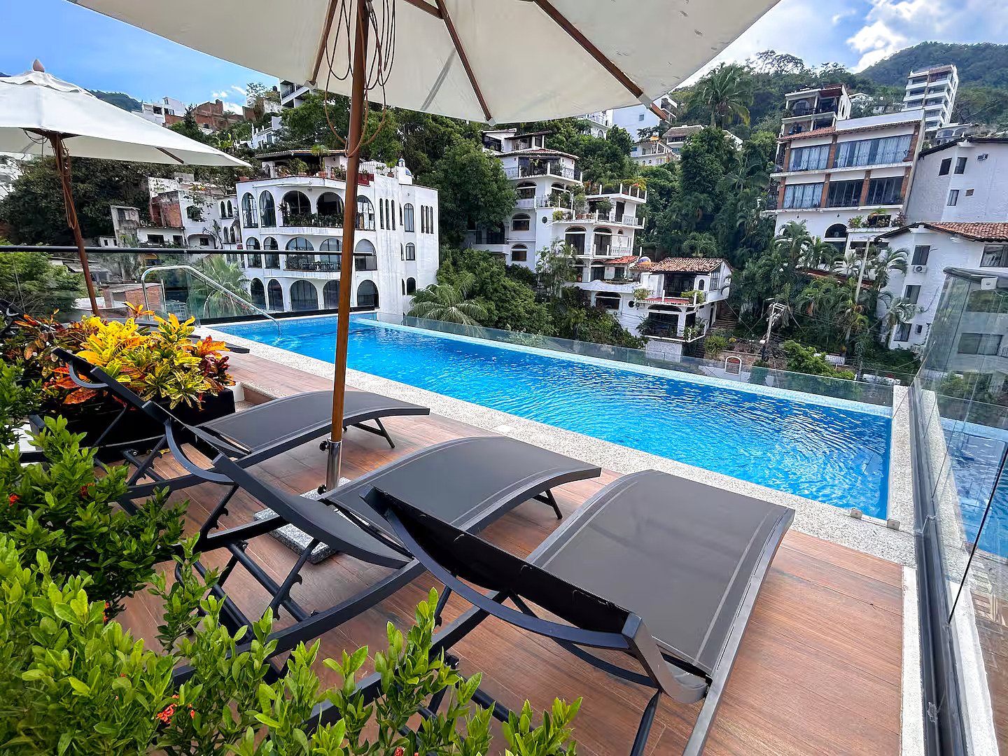 vallarta alberca serenity tower