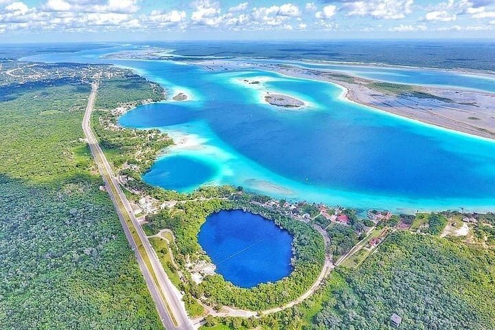 Laguna de siete colores de Bacalar vista aérea