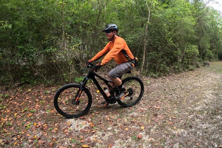 Sendero en bicicleta por la selva cerca de Bacalar