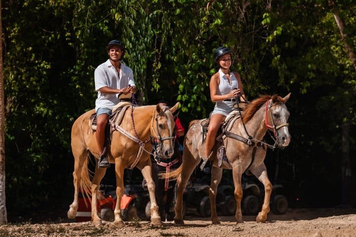 Cabalgata por la selva cerca de Cancún