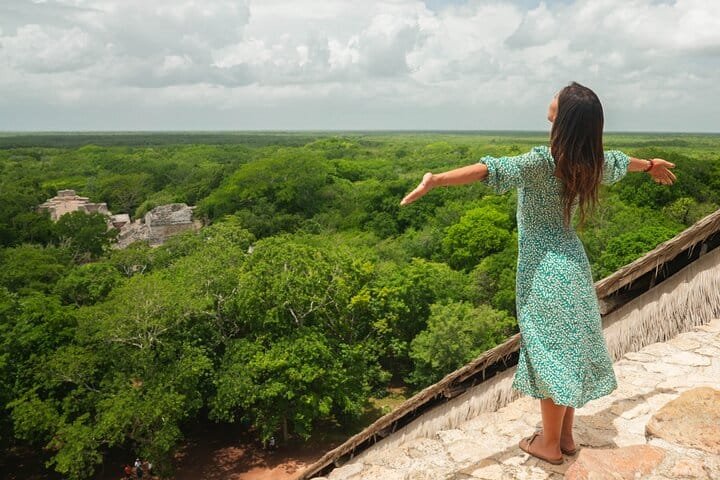 Zona arqueológica de Ek Balam entre la selva
